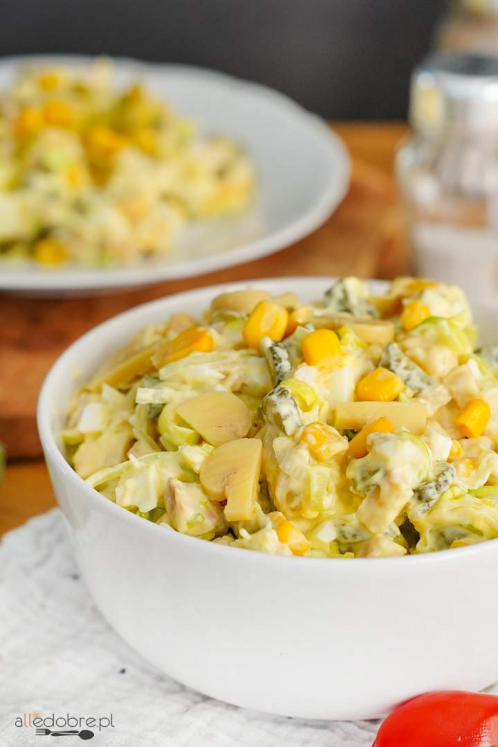 Sałatka z jajkiem, szynką i pieczarkami marynowanymi