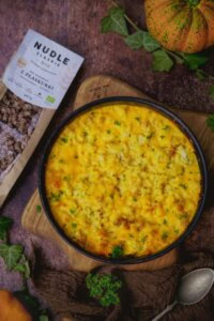 Zapiekany makaron z kalafiorem w sosie dyniowym