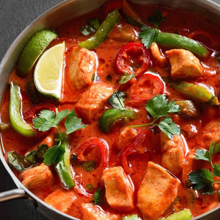 Kurczak po tajsku w sosie pomidorowym