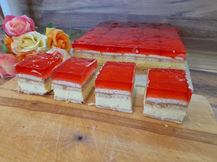 Sernik gotowany z kajmakiem i galaretką