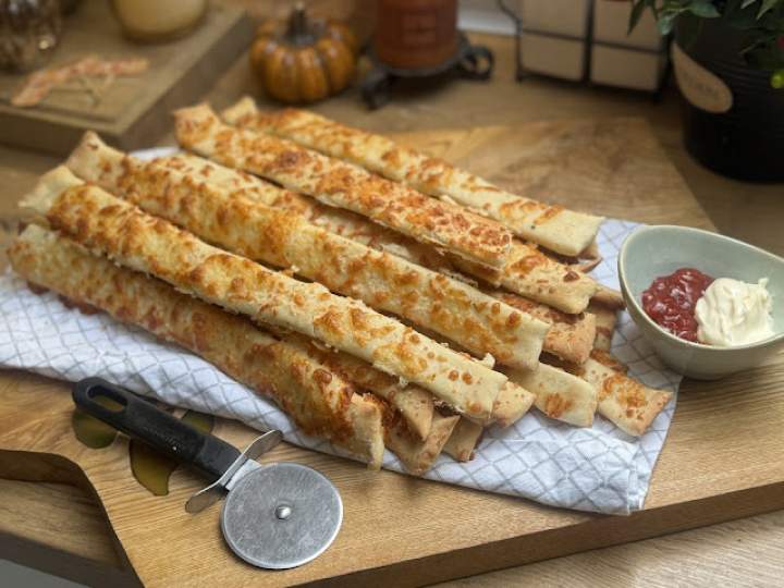 Pizzowe paluchy z serem