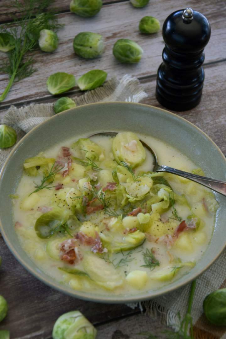 Zupa brukselkowa z boczkiem