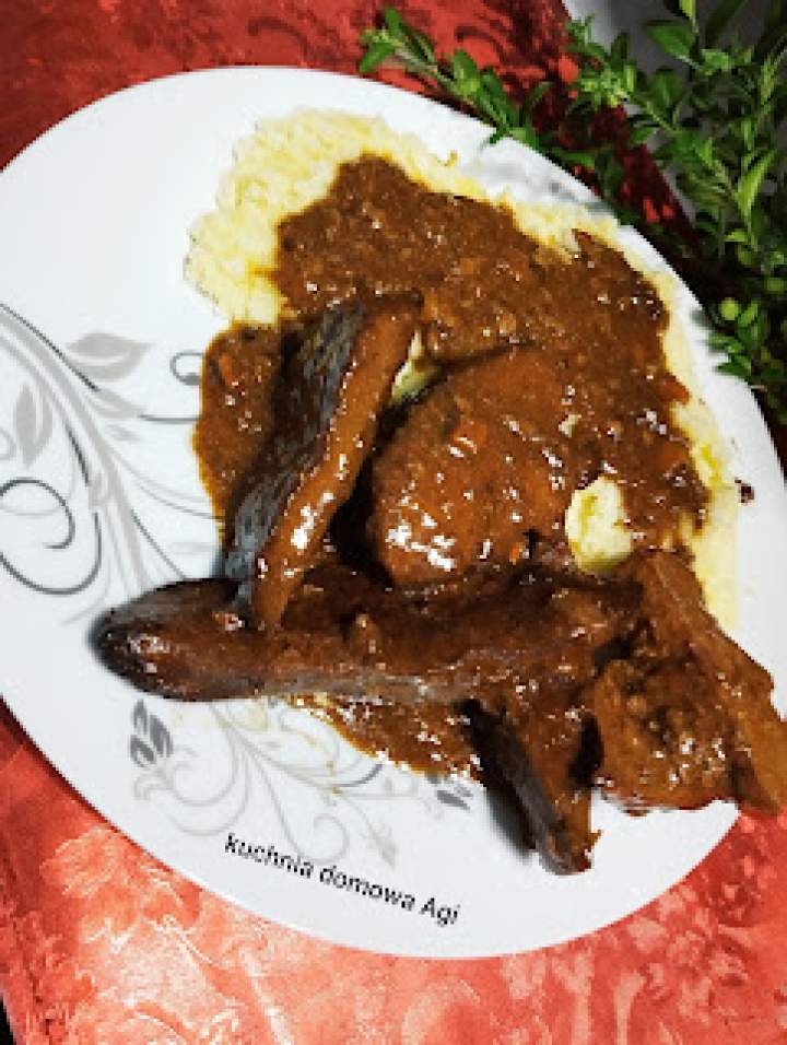 Wątroba wieprzowa w sosie własnym