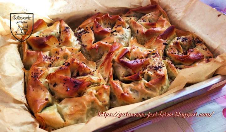 Ciasto filo nadziewane szpinakiem i serem feta