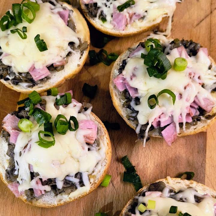 Domowe zapiekanki na kajzerce