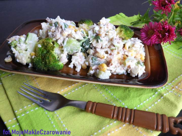 Sałatka z brokuła, tuńczyka i ryżu