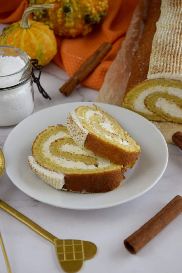 Rolada dyniowa z serowym nadzieniem