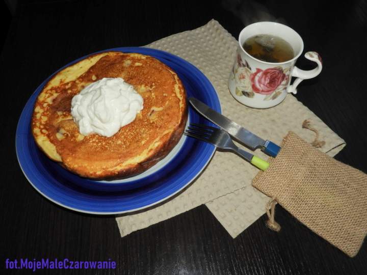 Omlet serowy ze śliwkami