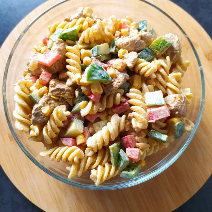 Sałatka makaronowa z kurczakiem