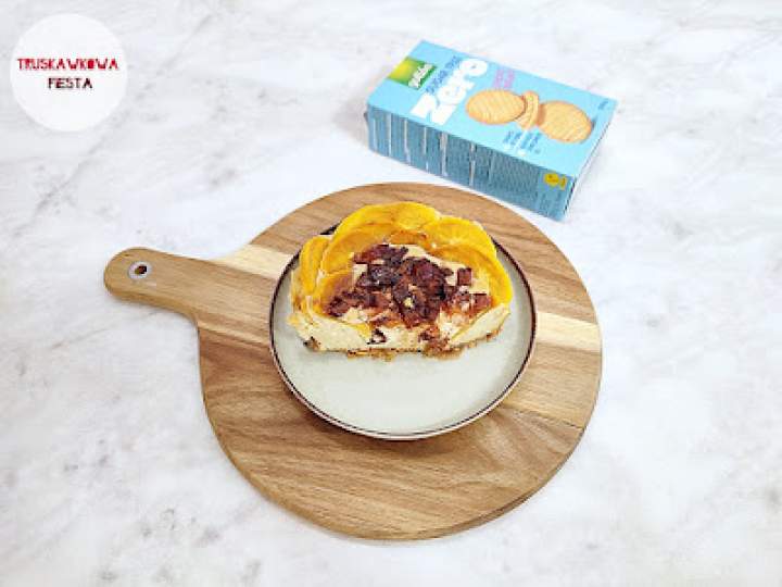 Serniczek bananowy z ciasteczkami sugar free, kaki i śliwką