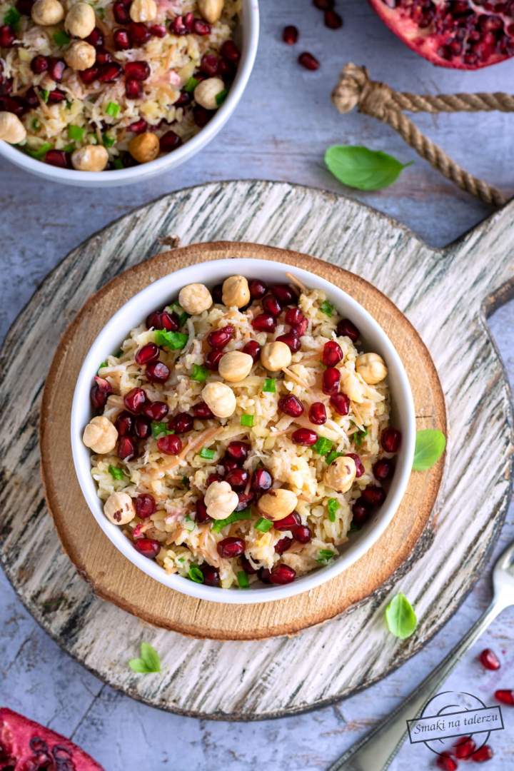 Sałatka z bulgurem, selerem i granatem