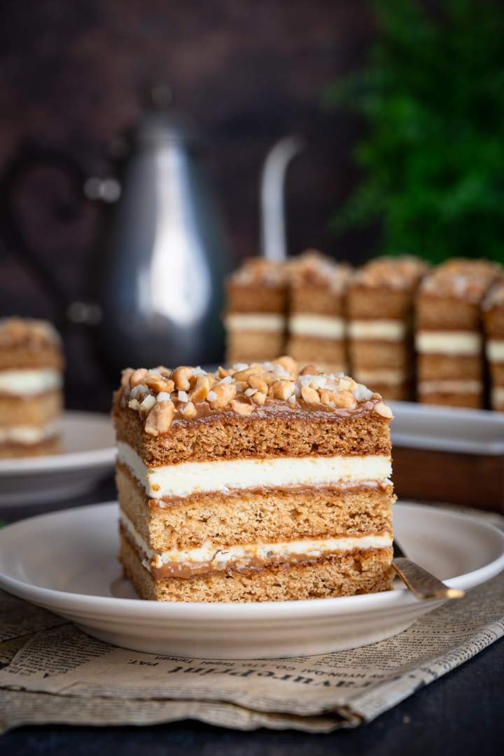 Miodownik z kajmakiem i mlekiem w proszku