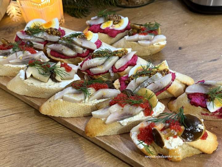 Kanapki ze śledzikiem na przekąskę