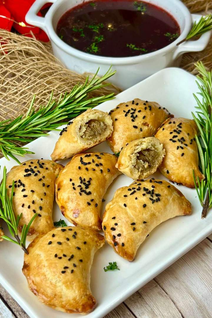 Pieczone pierogi z kapustą i grzybami