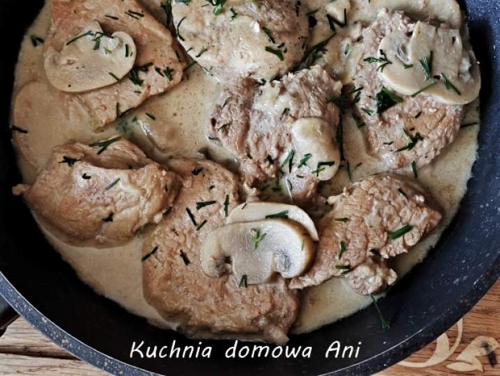 Polędwiczki wieprzowe w sosie pieczarkowym