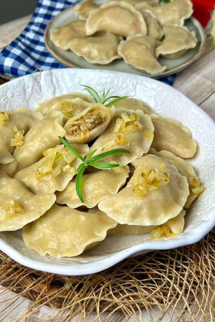 Pierogi z kapustą i grzybami – klasyczny przepis wigilijny