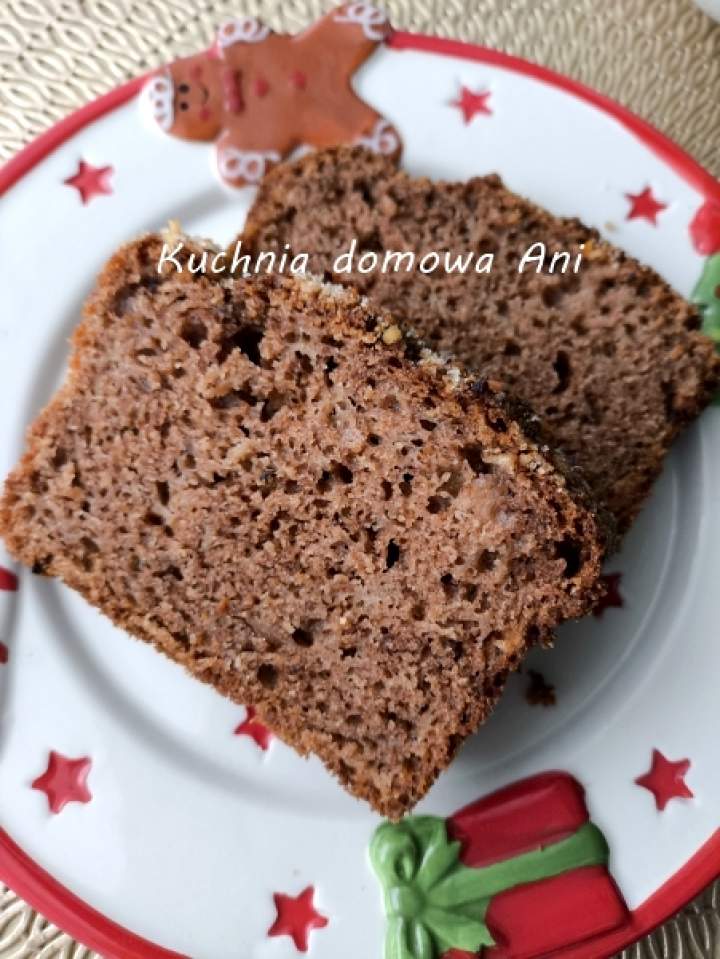 Szybki piernik z jabłkami i posypką orzechową