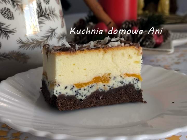 Sernik z makiem i brzoskwiniami