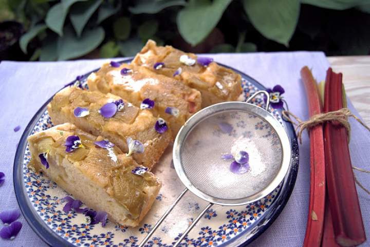 Ciasto jogurtowe z rabarbarem