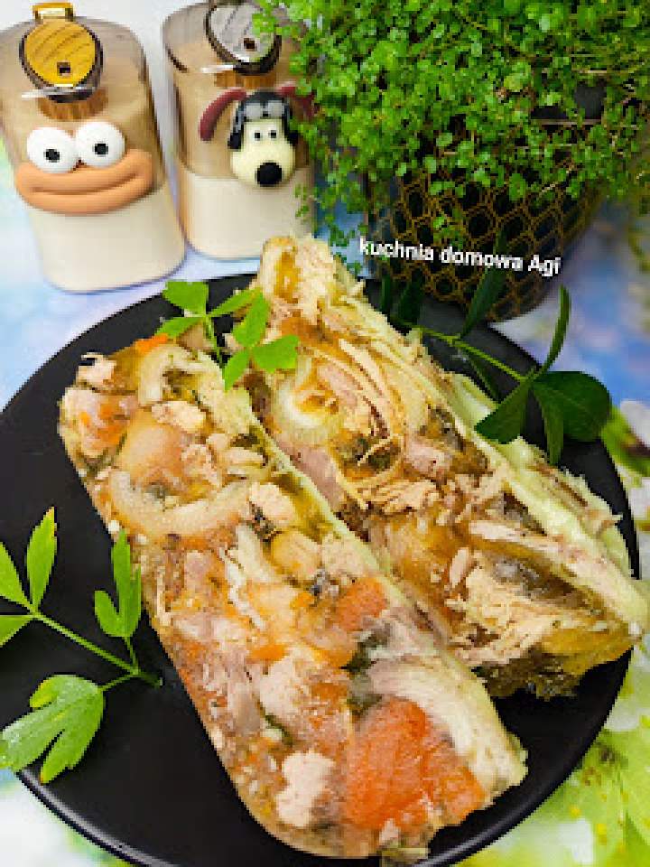 Galareta wieprzowa z nóg wieprzowych i żeberek pieczeniowych