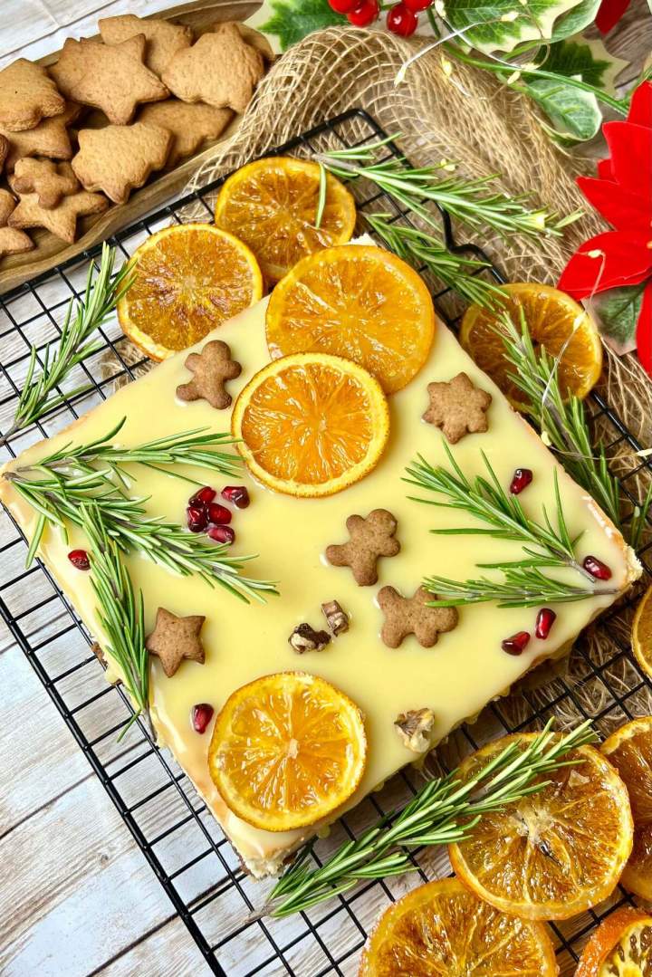 Sernik świąteczny pachnący piernikami i pomarańczą