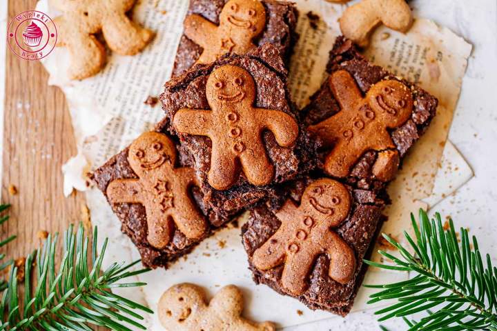 Piernikowe brownie z pierniczkami