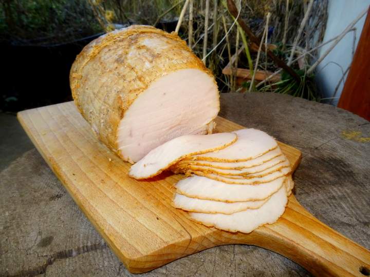 Szynka miodowa z indyka na kanapki z piekarnika