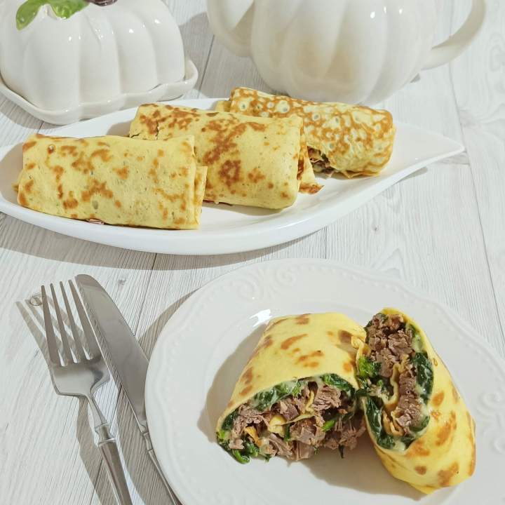 Naleśniki wysokobiałkowe ze szpinakiem i piersią z kaczki