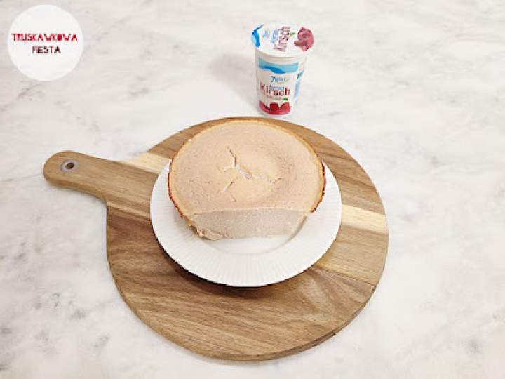 Serniczek z ayranem wiśniowym