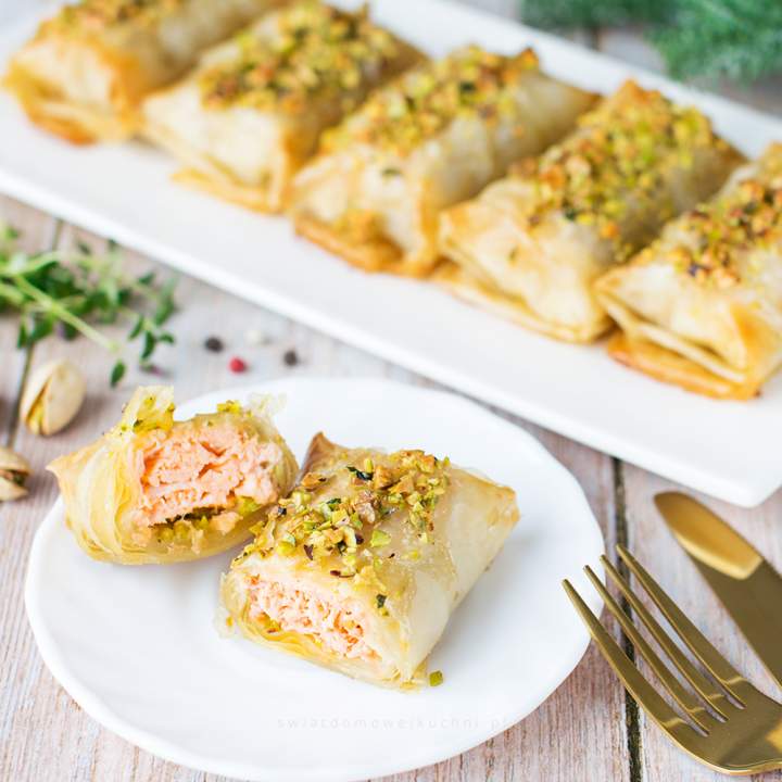 Zapiekany łosoś w cieście filo z pistacjami