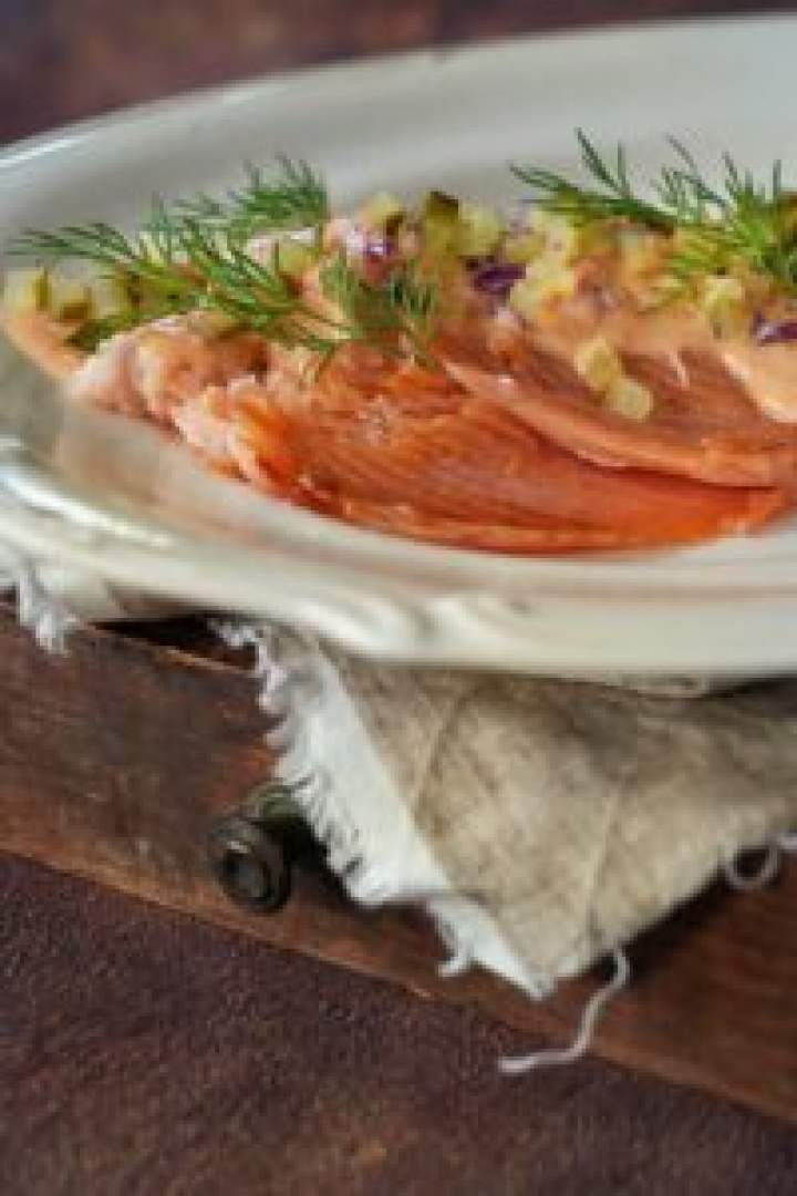 Wędzony pstrąg w sosie pomidorowo-śmietanowym