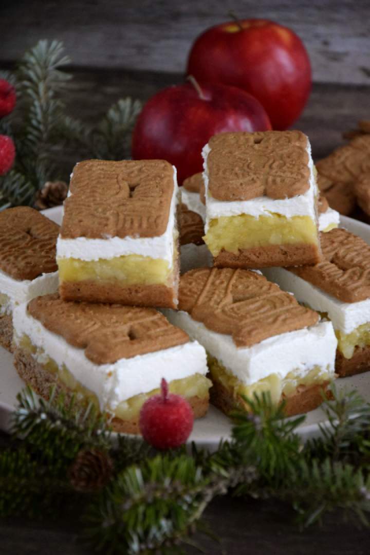 Piernikowe ciasto z mascarpone i jabłkami