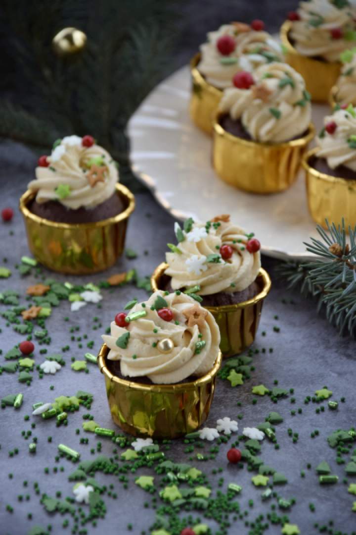 Muffinki piernikowe z kremem słony karmel