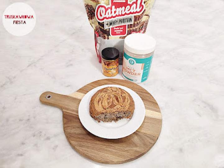 Ciasto owsiane z makiem, orzechami nerkowca, kremem orzechowym i keto MCT