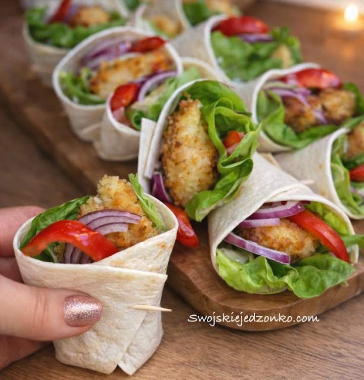 Mini kebaby z kurczaka w tortilli