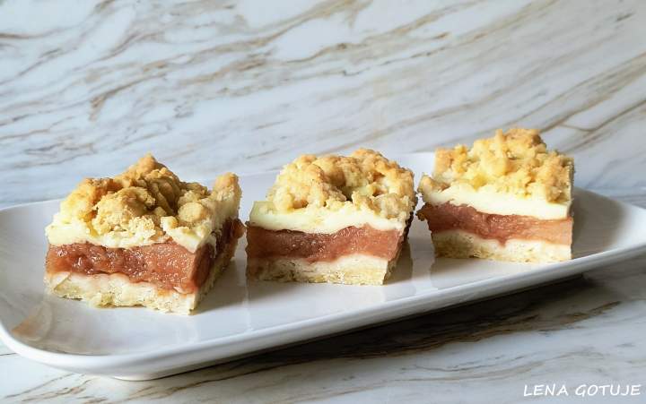 Szarlotka na kruchym spodzie z budyniem i kruszonką