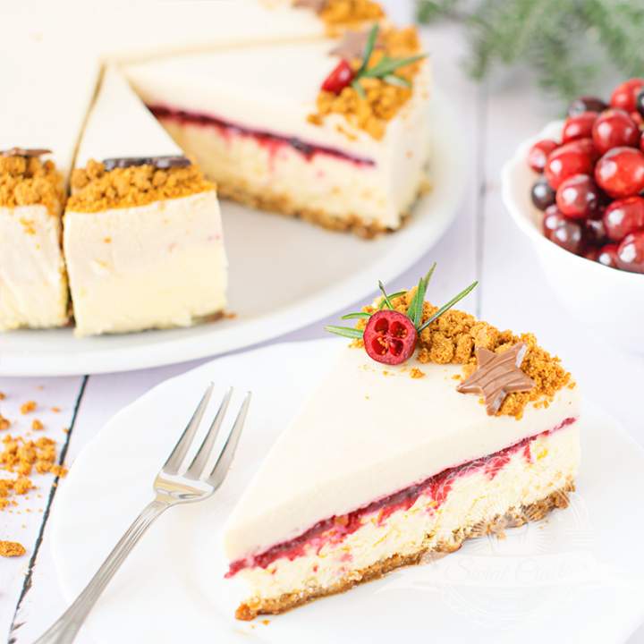 Sernik z musem piernikowym i konfiturą z żurawiny