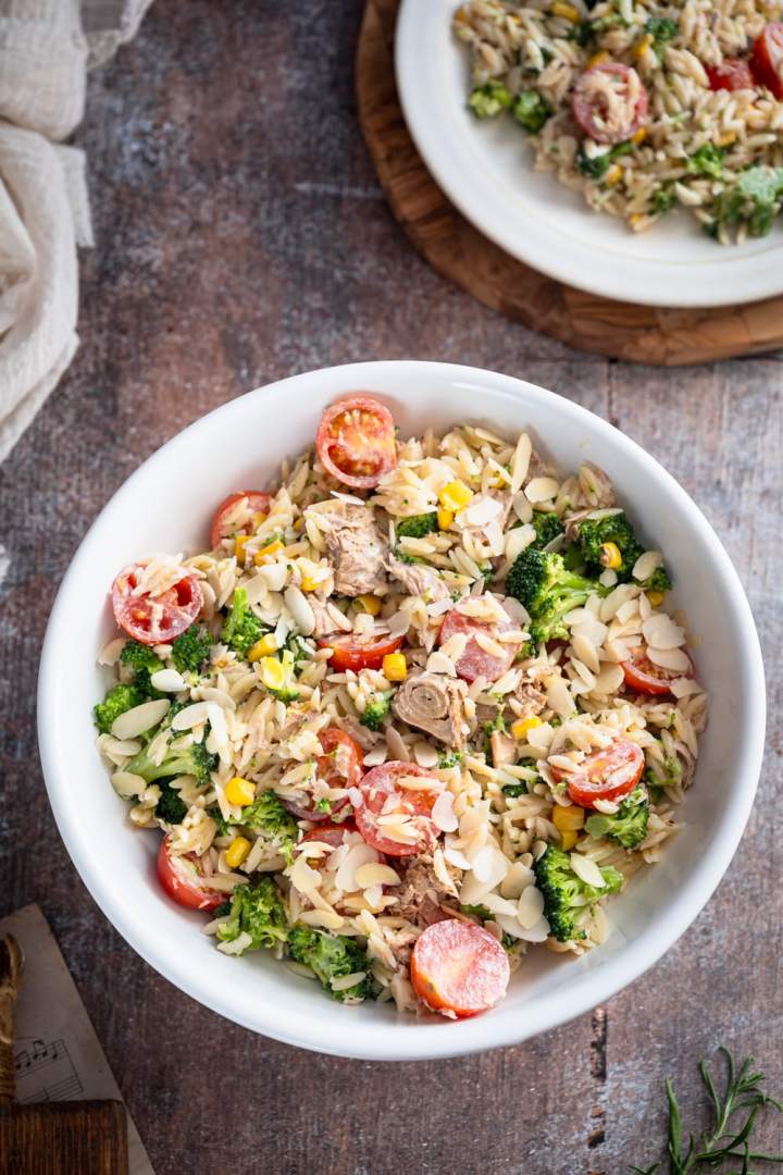 Sałatka makaronowa z tuńczykiem i brokułem