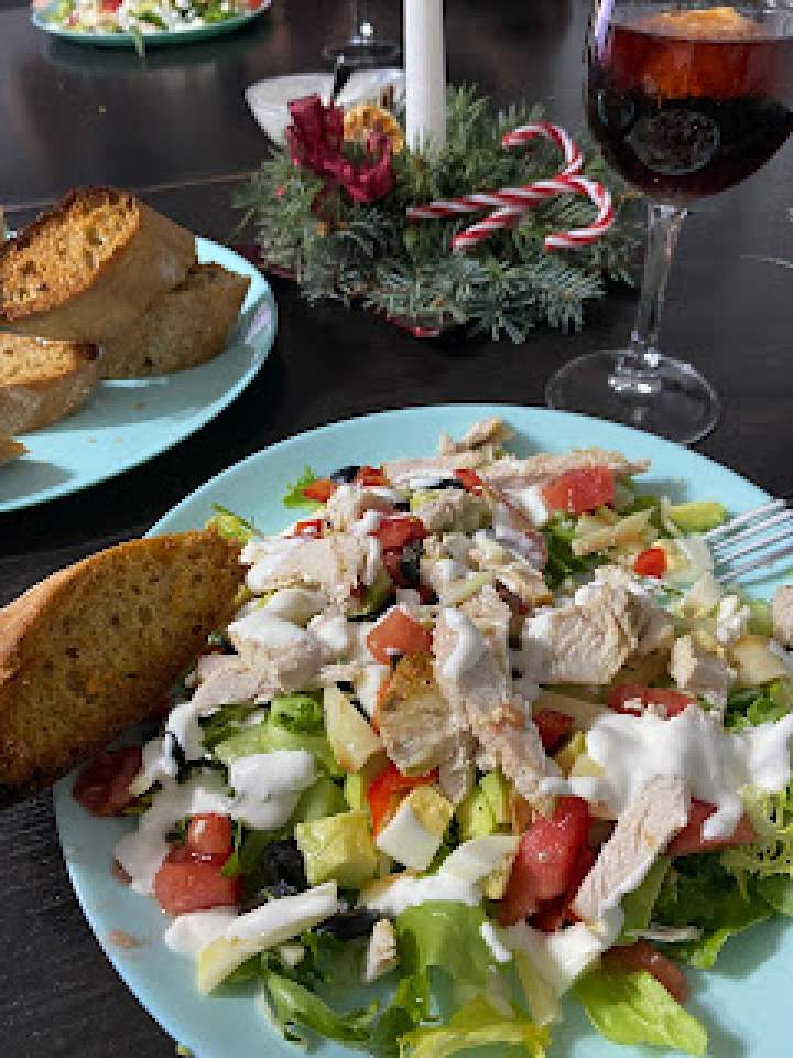 SAŁATKA Z AVOKADO I JAJKIEM