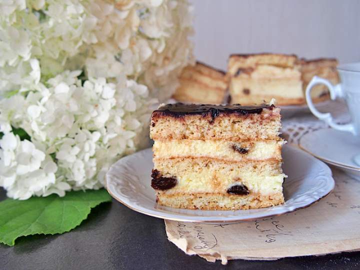 Klasyczny sernik gotowany na kruchym spodzie