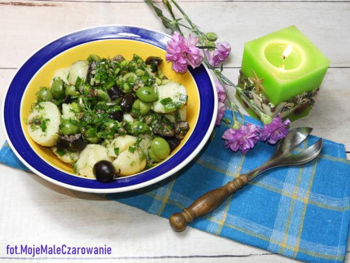 Patatosalata – sałatka ziemniaczana z oliwkami, koperkiem i kaparami