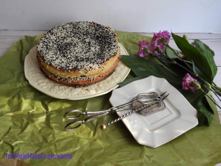 Melopita – sernik z miodem i sezamem