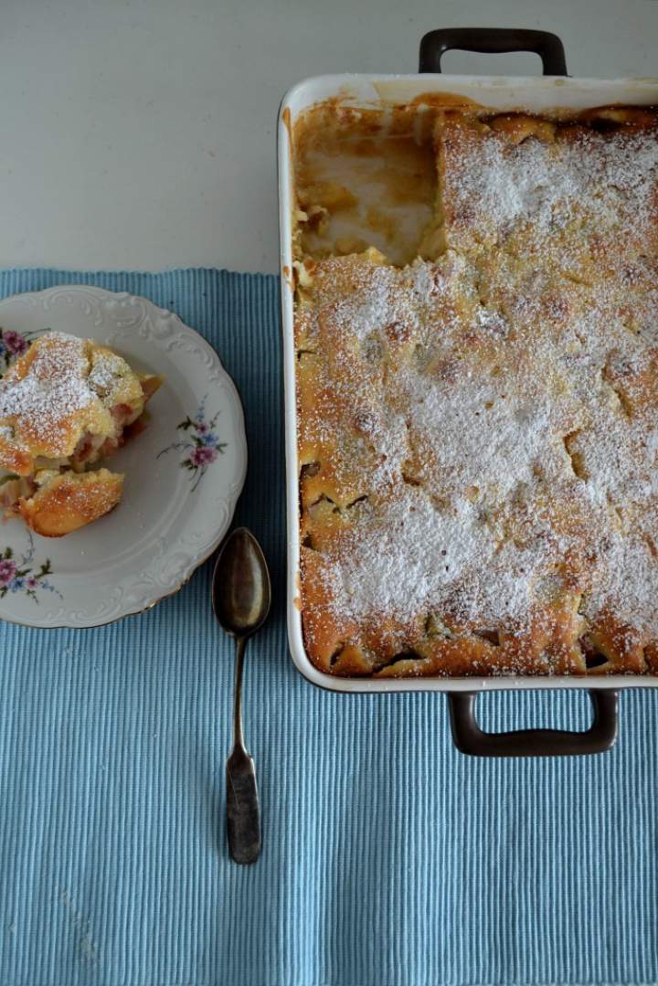 Pudding z rabarbarem i sosem karmelowym