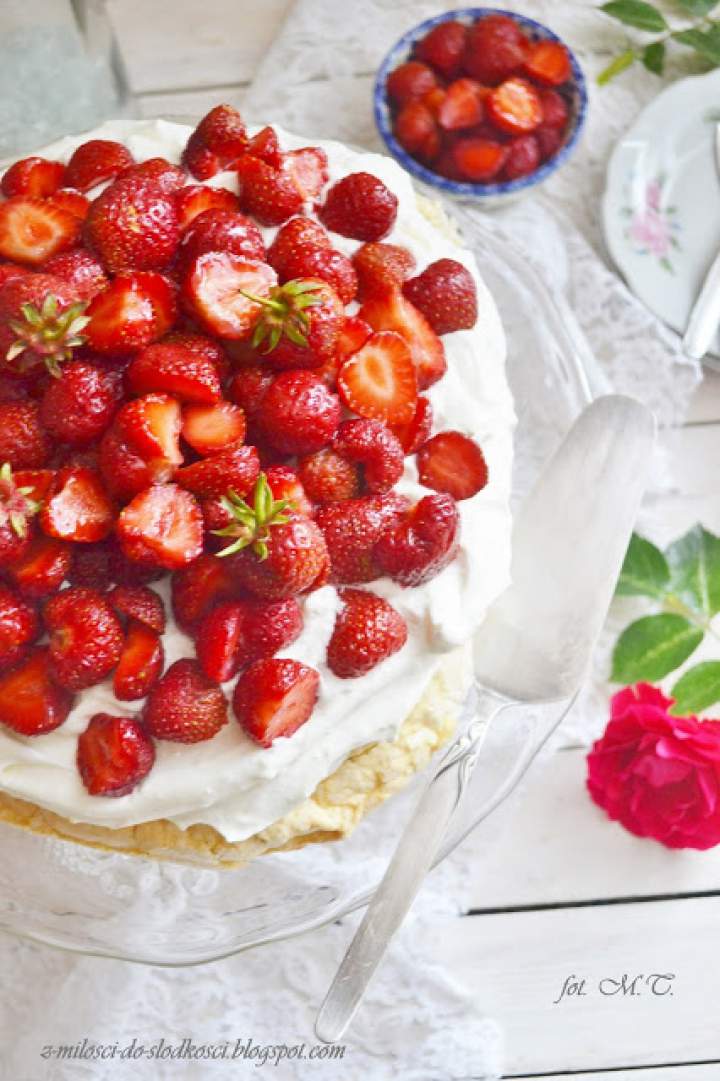 Pavlova z truskawkami