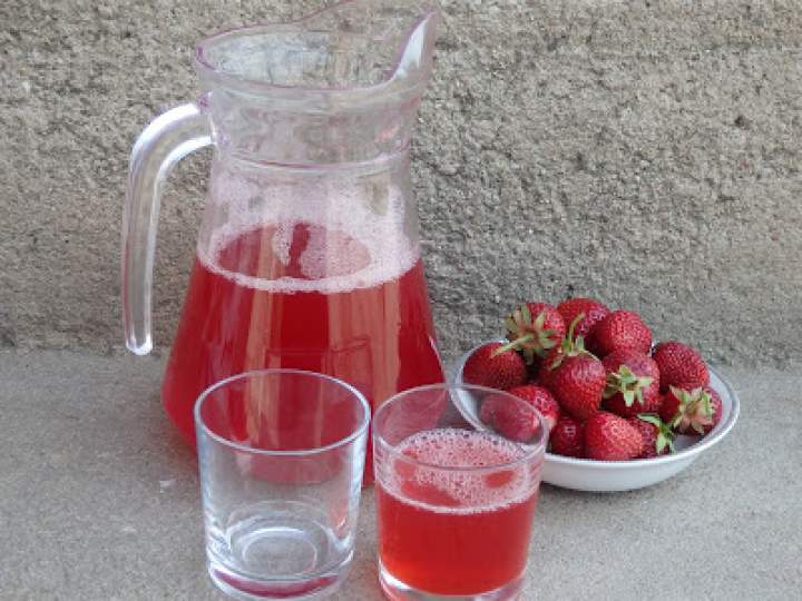 Kompot truskawkowo-rabarbarowy