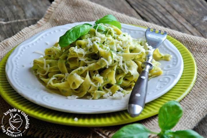 Bazyliowe tagliatelle z cukinią