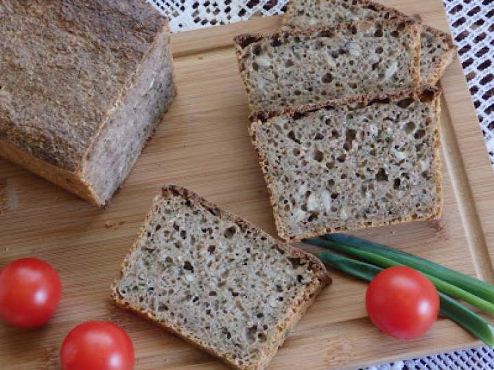 Chleb na zakwasie z czosnkiem niedźwiedzim