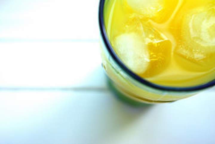 Ekspresowe orzeźwienie – ananasowy sok, który orzeźwia i odchudza.