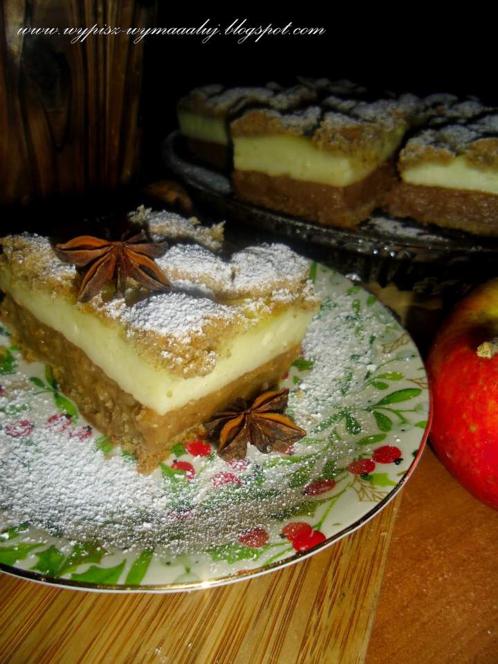 SZARLOTKA Z PIGWĄ I BUDYNIEM NA KORZENNYM, BEZGLUTENOWYM CIEŚCIE.