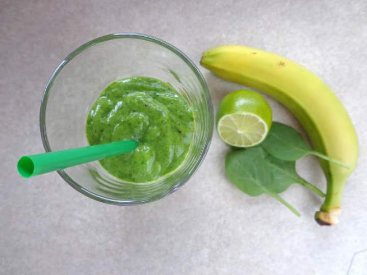 Smoothie z bananem, kiwi i szpinakiem